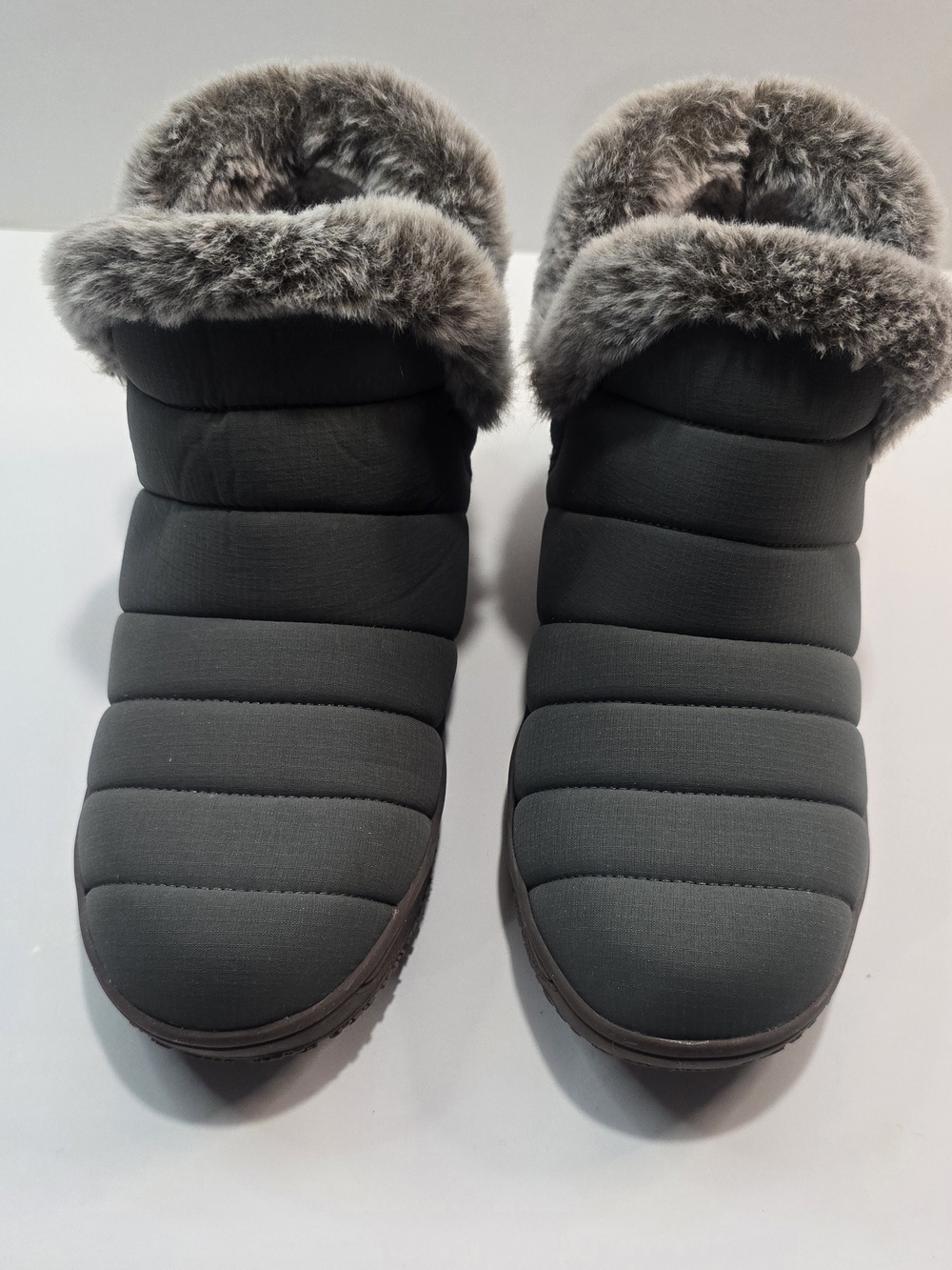Minnetonka Women’s Faux Fur Winter Ankle Boots – Size 6M